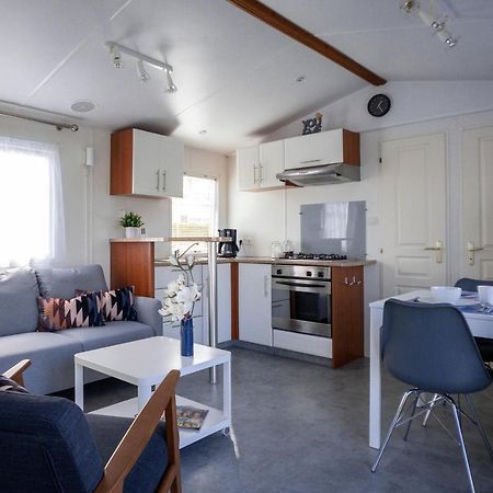 Knus En Modern Ingericht Chalet Met Gratis Wifi Villa Tzummarum Bagian luar foto