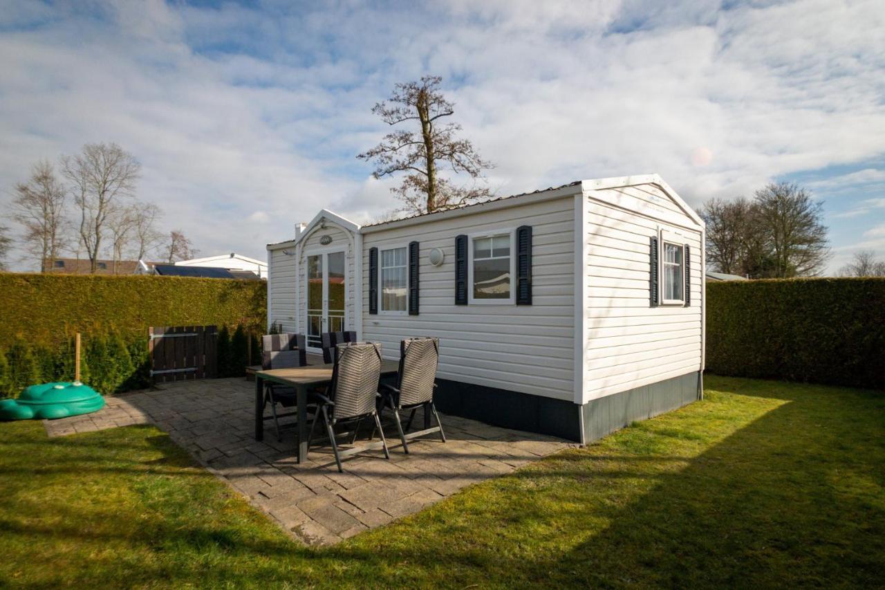 Knus En Modern Ingericht Chalet Met Gratis Wifi Villa Tzummarum Bagian luar foto