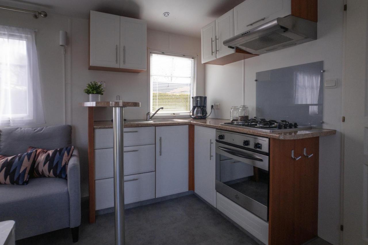 Knus En Modern Ingericht Chalet Met Gratis Wifi Villa Tzummarum Bagian luar foto