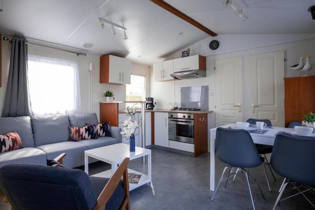 Knus En Modern Ingericht Chalet Met Gratis Wifi Villa Tzummarum Bagian luar foto